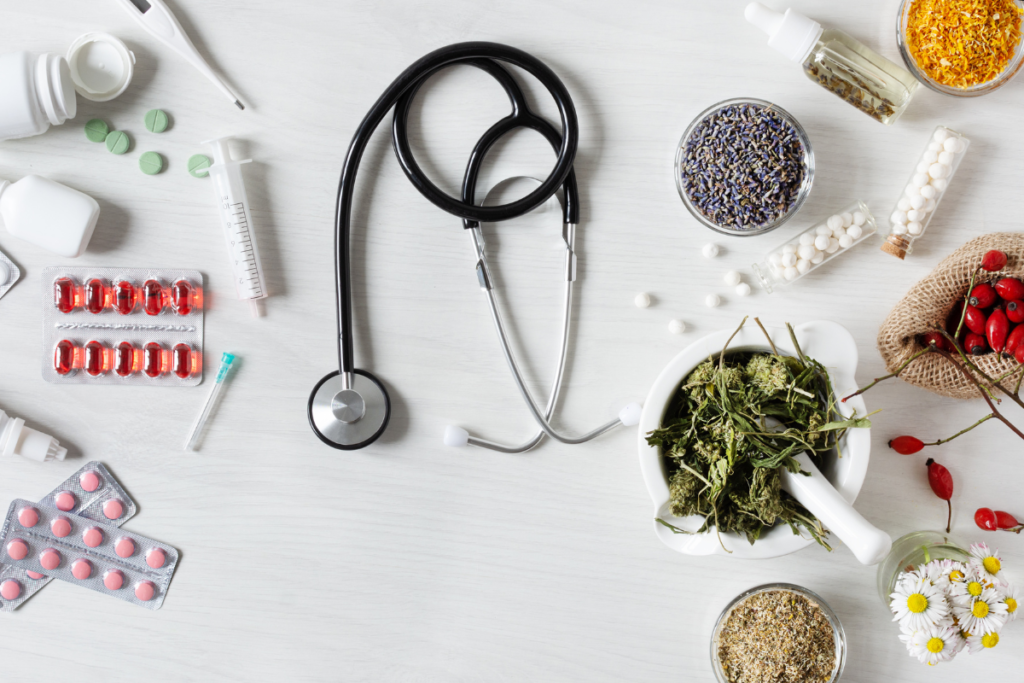 Ban hành phác đồ điều trị 16 bệnh phổ biến: Kết hợp tinh hoa y học cổ truyền và hiện đại