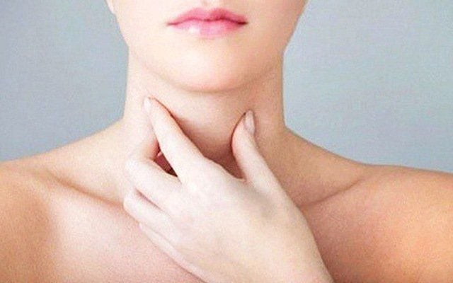 Suy giáp có thể làm chậm chuyển hóa, gián tiếp gây tăng acid uric máu. Suy giáp có thể làm chậm chuyển hóa, gián tiếp gây tăng acid uric máu.