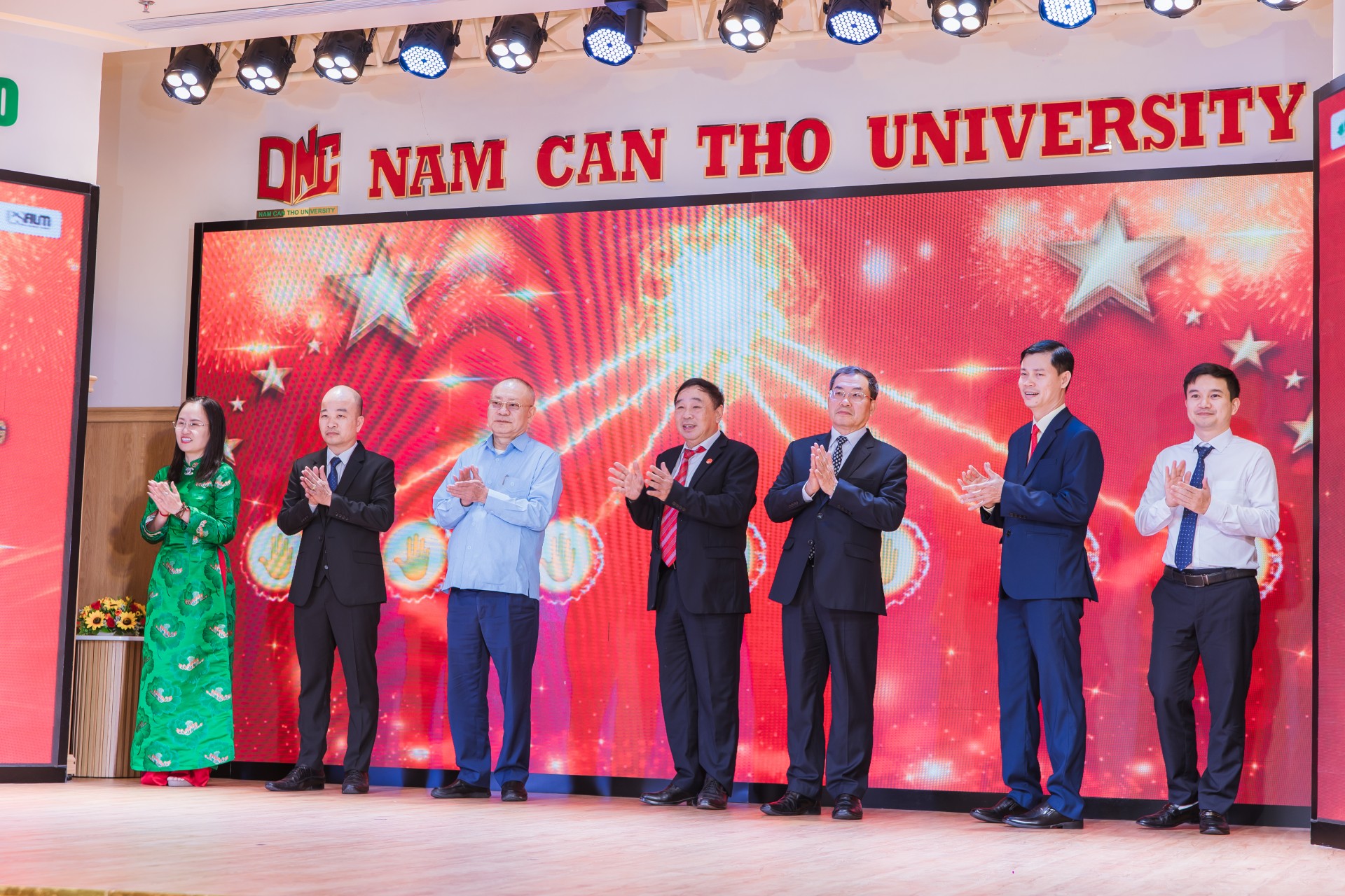 Gala Chào xuân 2026 - “Tinh hoa Thương hiệu Việt” lần thứ II: Diễn đàn kết nối tri thức và tôn vinh thương hiệu Việt Gala Chào xuân 2026 - “Tinh hoa Thương hiệu Việt” lần thứ II: Diễn đàn kết nối tri thức và tôn vinh thương hiệu Việt