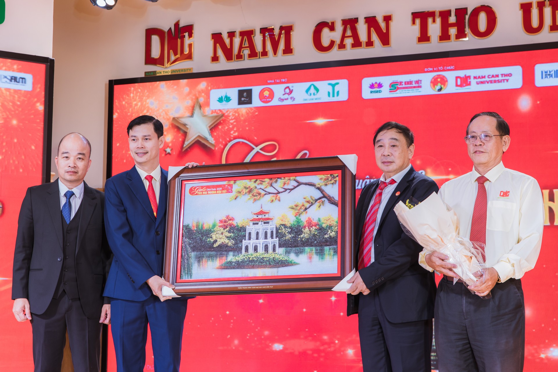 Gala Chào xuân 2026 - “Tinh hoa Thương hiệu Việt” lần thứ II: Diễn đàn kết nối tri thức và tôn vinh thương hiệu Việt Gala Chào xuân 2026 “Tinh hoa Thương hiệu Việt” lần thứ II: Diễn đàn kết nối tri thức và tôn vinh thương hiệu Việt