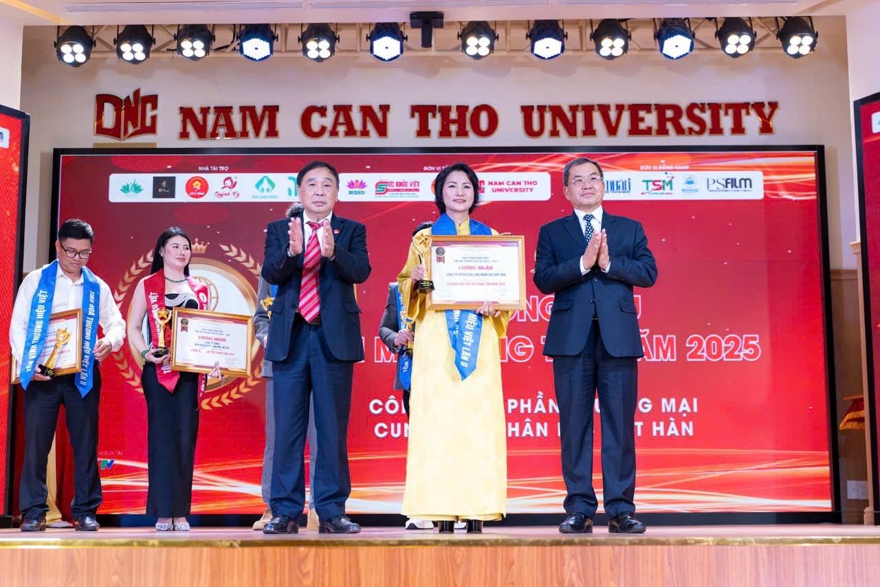 Gala Chào xuân 2026 - “Tinh hoa Thương hiệu Việt” lần thứ II: Diễn đàn kết nối tri thức và tôn vinh thương hiệu Việt Gala Chào xuân 2026 “Tinh hoa Thương hiệu Việt” lần thứ II: Diễn đàn kết nối tri thức và tôn vinh thương hiệu Việt