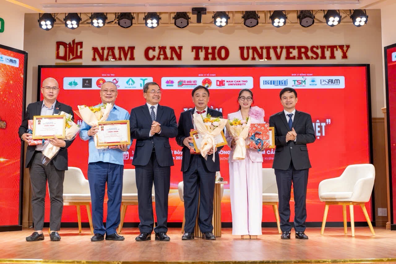 Gala Chào xuân 2026 - “Tinh hoa Thương hiệu Việt” lần thứ II: Diễn đàn kết nối tri thức và tôn vinh thương hiệu Việt Gala Chào xuân 2026 “Tinh hoa Thương hiệu Việt” lần thứ II: Diễn đàn kết nối tri thức và tôn vinh thương hiệu Việt