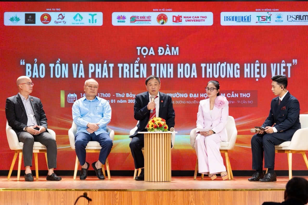 Gala Chào xuân 2026 - “Tinh hoa Thương hiệu Việt” lần thứ II: Diễn đàn kết nối tri thức và tôn vinh thương hiệu Việt Gala Chào xuân 2026 “Tinh hoa Thương hiệu Việt” lần thứ II: Diễn đàn kết nối tri thức và tôn vinh thương hiệu Việt