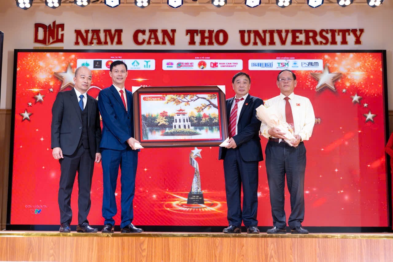 Gala Chào xuân 2026 - “Tinh hoa Thương hiệu Việt” lần thứ II: Diễn đàn kết nối tri thức và tôn vinh thương hiệu Việt Gala Chào xuân 2026 “Tinh hoa Thương hiệu Việt” lần thứ II: Diễn đàn kết nối tri thức và tôn vinh thương hiệu Việt