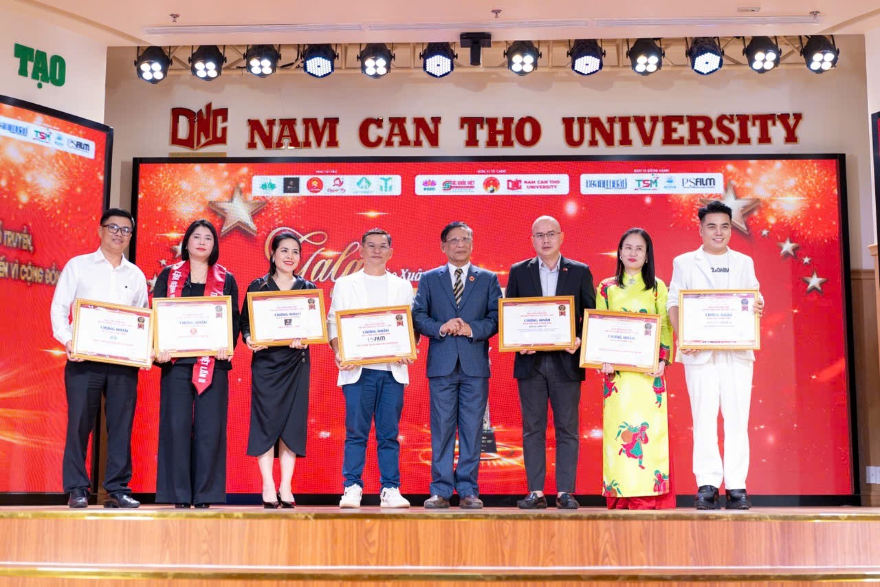 Gala Chào xuân 2026 - “Tinh hoa Thương hiệu Việt” lần thứ II: Diễn đàn kết nối tri thức và tôn vinh thương hiệu Việt Gala Chào xuân 2026 “Tinh hoa Thương hiệu Việt” lần thứ II: Diễn đàn kết nối tri thức và tôn vinh thương hiệu Việt