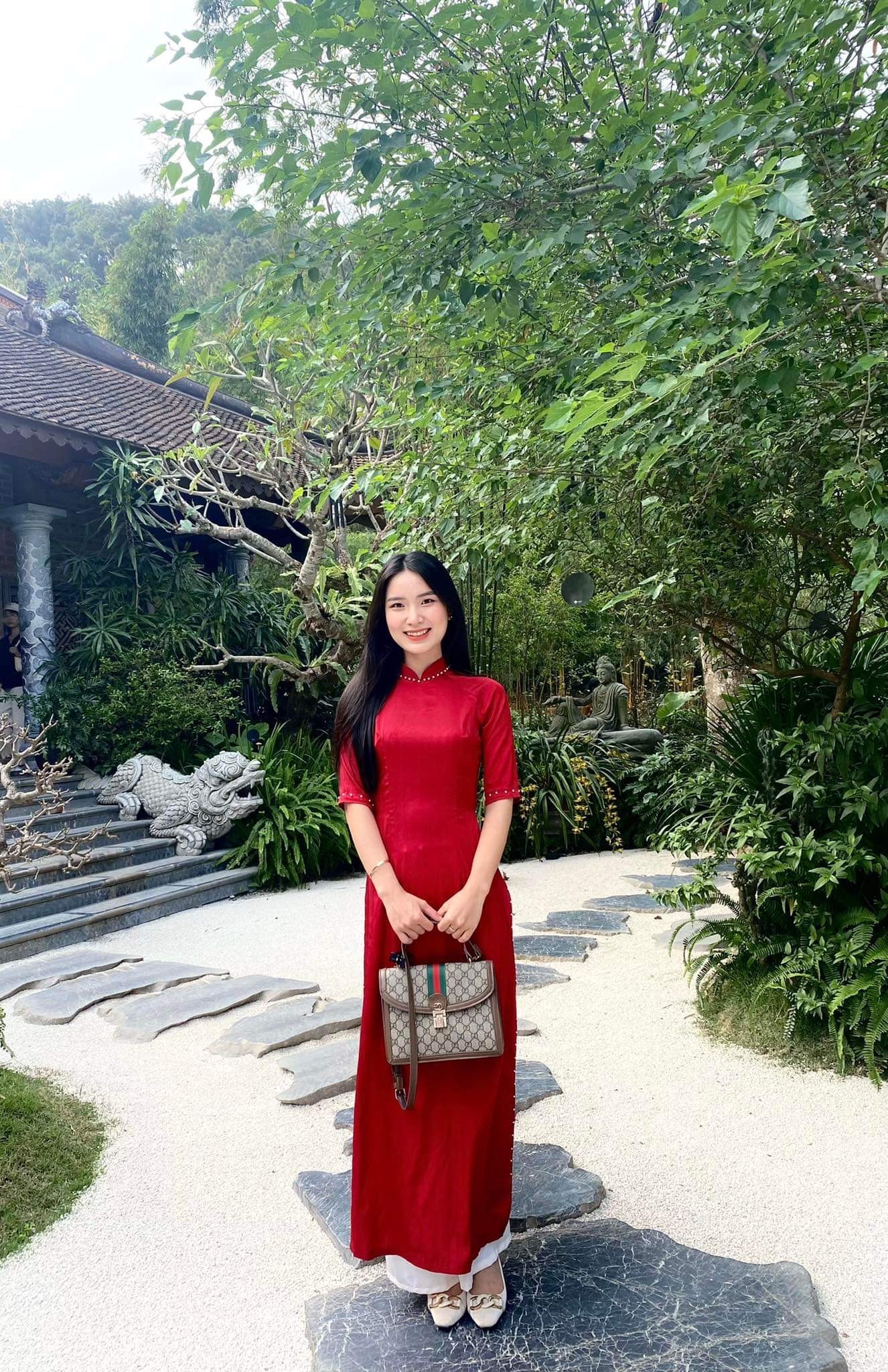 Cô phát thanh viên trẻ lan tỏa những điều tử tế tới thính giả từ những câu chuyện nhỏ nhưng chạm đến trái tim Cô phát thanh viên trẻ lan tỏa những điều tử tế tới thính giả từ những câu chuyện nhỏ nhưng chạm đến trái tim