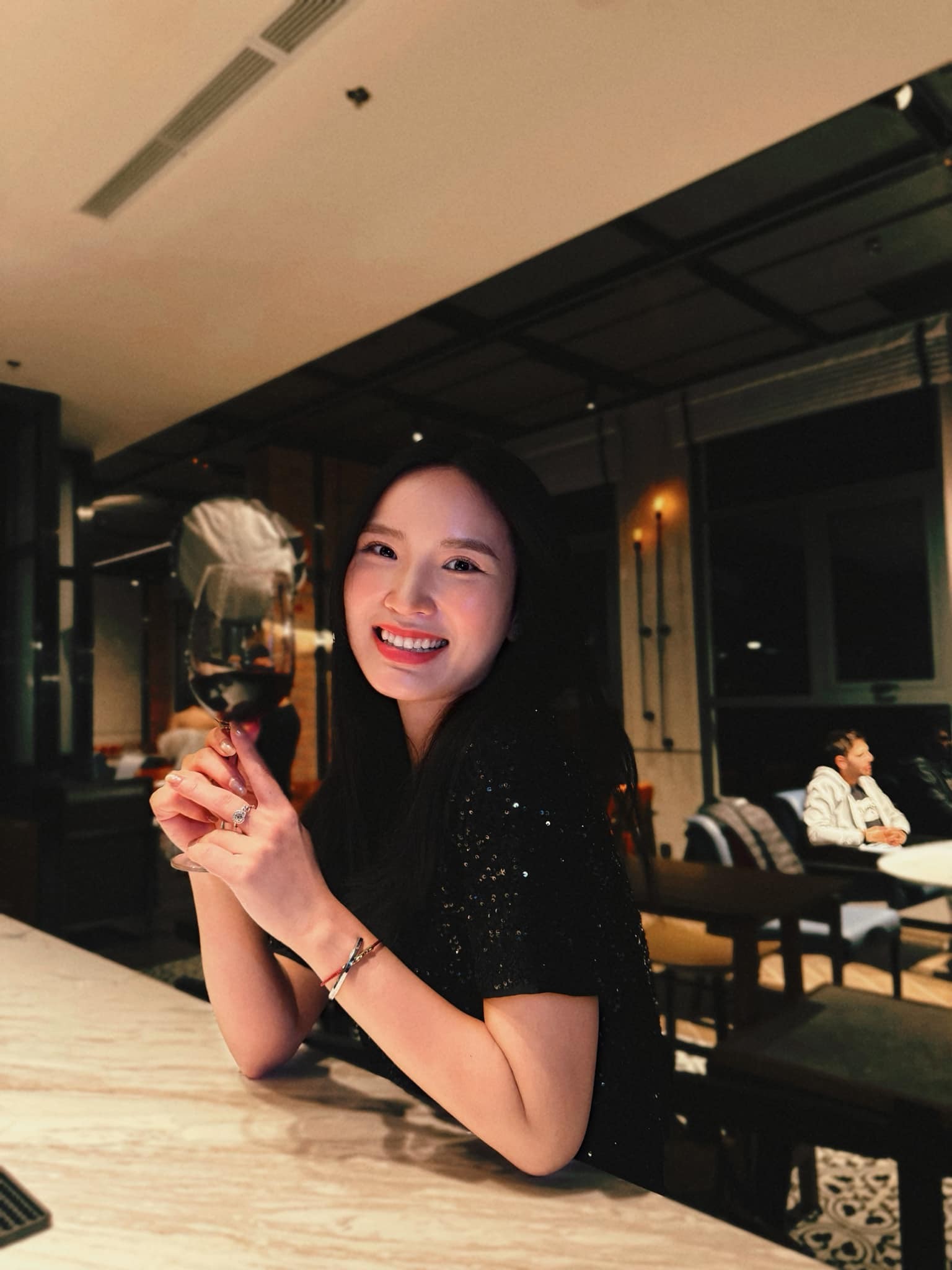 Cô phát thanh viên trẻ lan tỏa những điều tử tế tới thính giả từ những câu chuyện nhỏ nhưng chạm đến trái tim Cô phát thanh viên trẻ lan tỏa những điều tử tế tới thính giả từ những câu chuyện nhỏ nhưng chạm đến trái tim