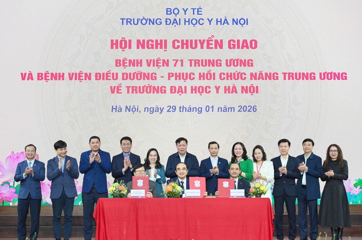 Trường Đại học Y Hà Nội tiếp nhận 2 bệnh viện Trung ương