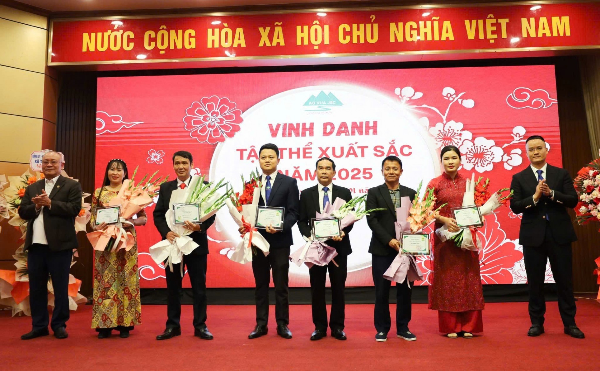 Công ty CP Ao Vua tri ân đối tác, vinh danh 250 cán bộ nhân viên trong tiệc tất niên 2025 Công ty CP Ao Vua tri ân đối tác, vinh danh 250 cán bộ nhân viên trong tiệc tất niên 2025