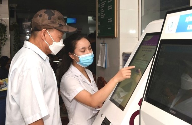Ngành y tế đẩy mạnh chuyển đổi số, lấy người bệnh làm trung tâm trong mọi hoạt động