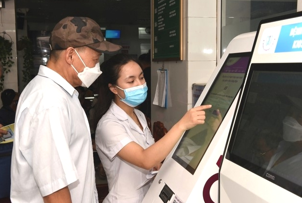 Ngành y tế đẩy mạnh chuyển đổi số, lấy người bệnh làm trung tâm trong mọi hoạt động