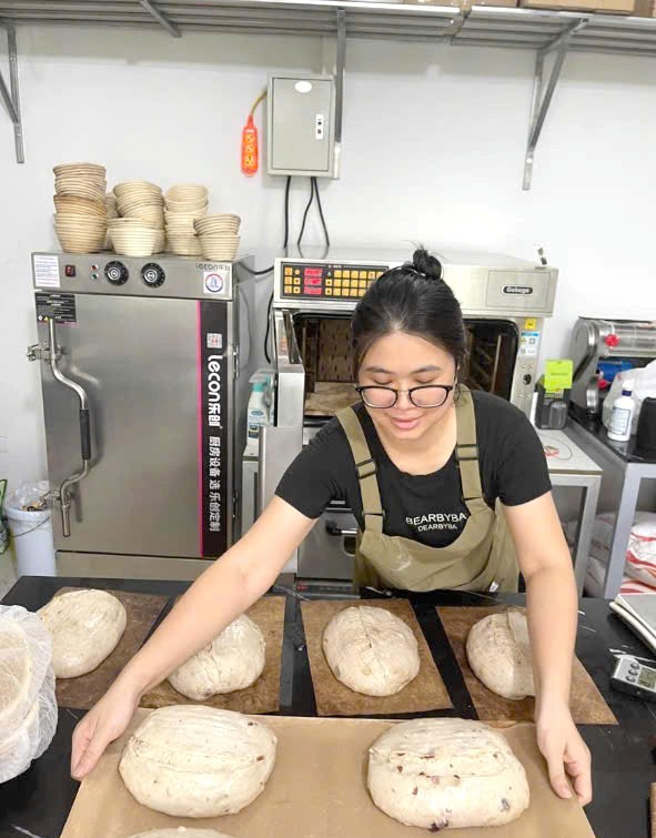 Bỏ biên chế nhà nước để theo đuổi nghề làm bánh: Câu chuyện khởi nghiệp của cô gái 9X và Tiệm bánh Vân Anh