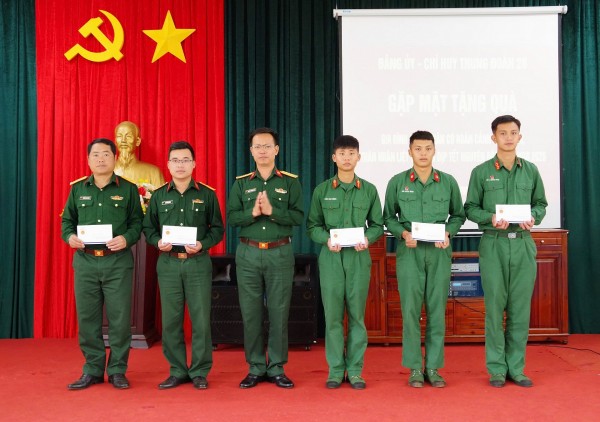 Gia Lai: Trung đoàn thông tin 29 quan tâm chính sách hậu phương quân đội và công tác an sinh dịp Tết Nguyên đán