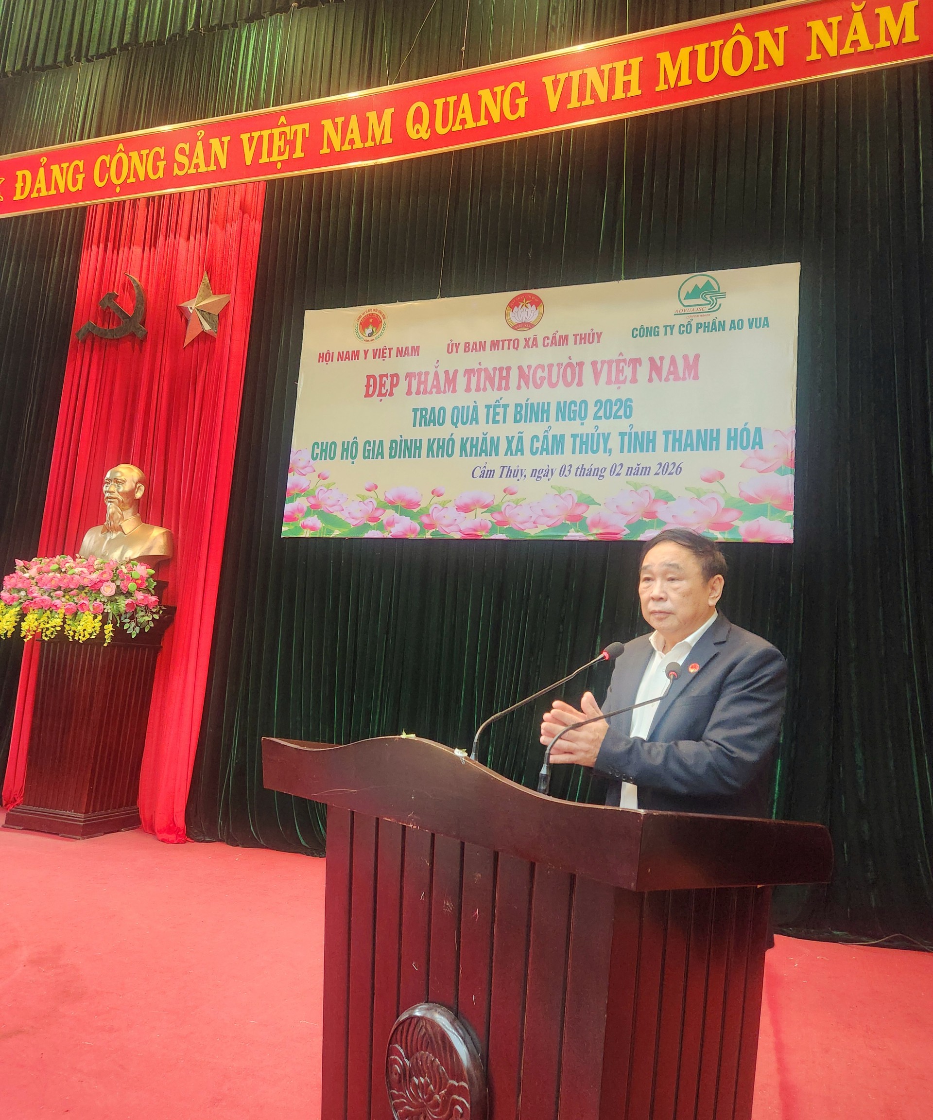 Hội Nam Y Việt Nam và Công ty CP Tập đoàn Ao Vua trao tặng 300 suất quà tết tại Cẩm Thủy  Thanh Hóa