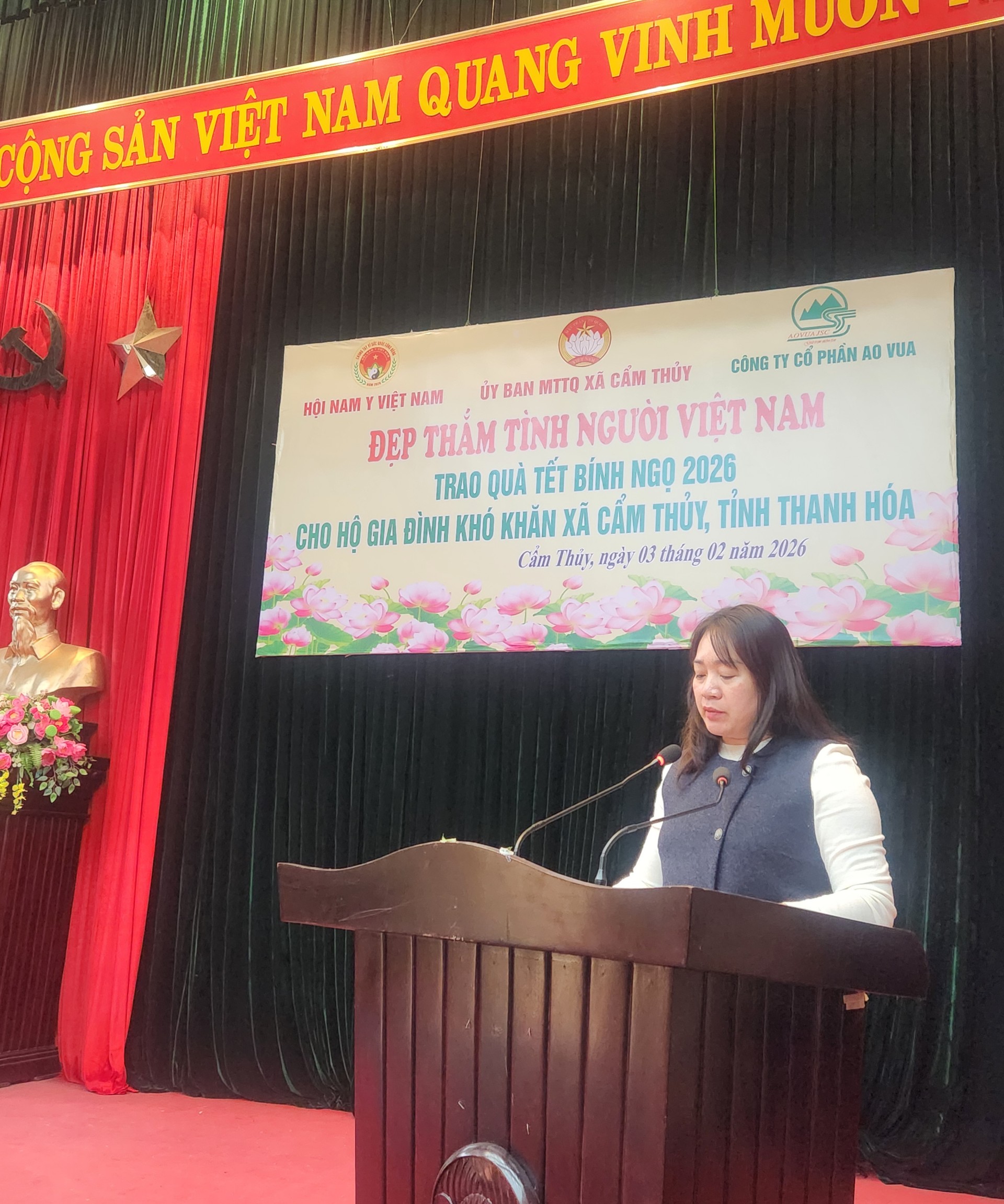 Hội Nam Y Việt Nam và Công ty CP Tập đoàn Ao Vua trao tặng 300 suất quà tết tại Cẩm Thủy  Thanh Hóa