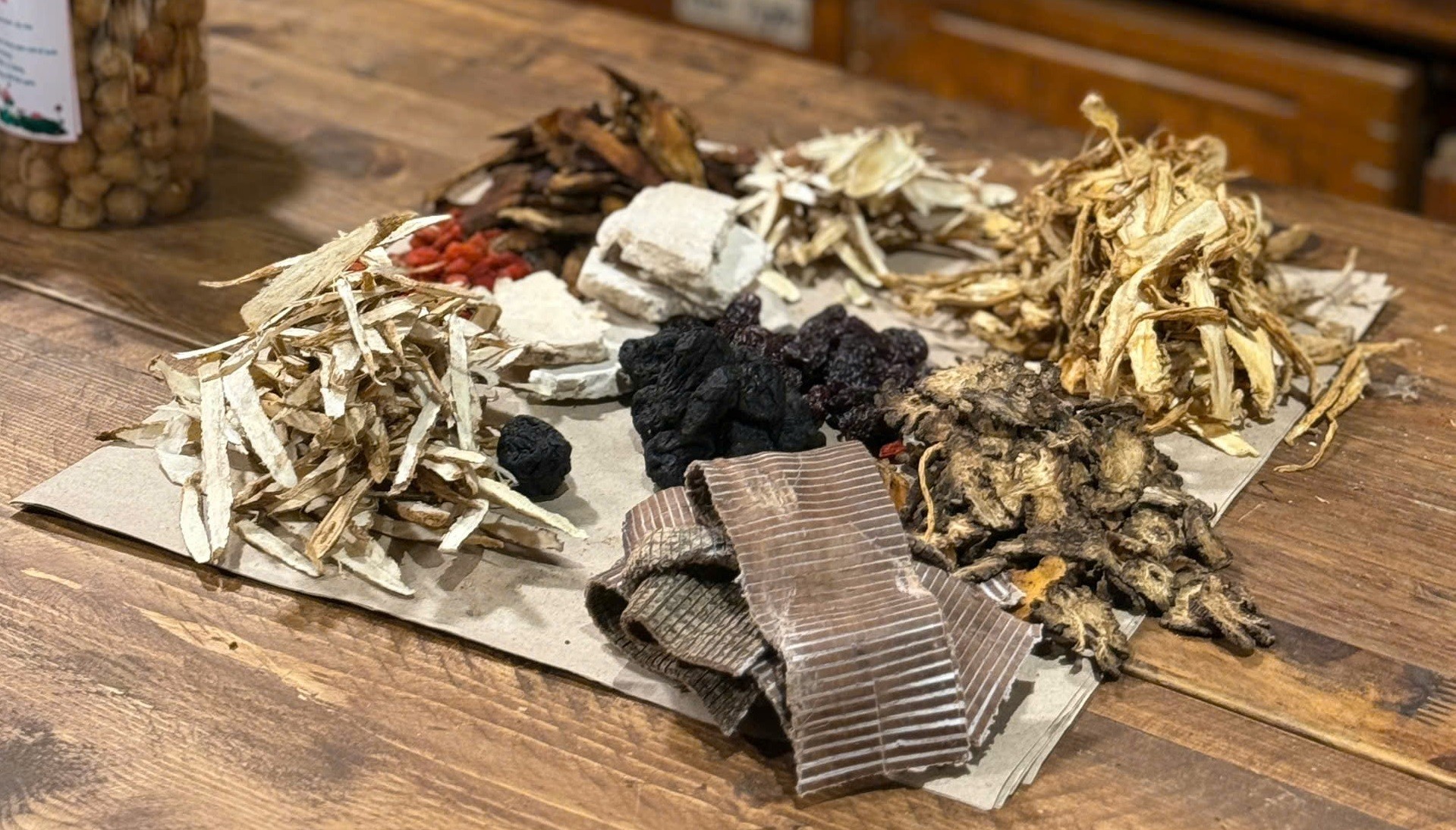 Bác sĩ Vũ Hữu Tỉnh – Người kế thừa dòng chảy y học cổ truyền giữa lòng Thủ đô