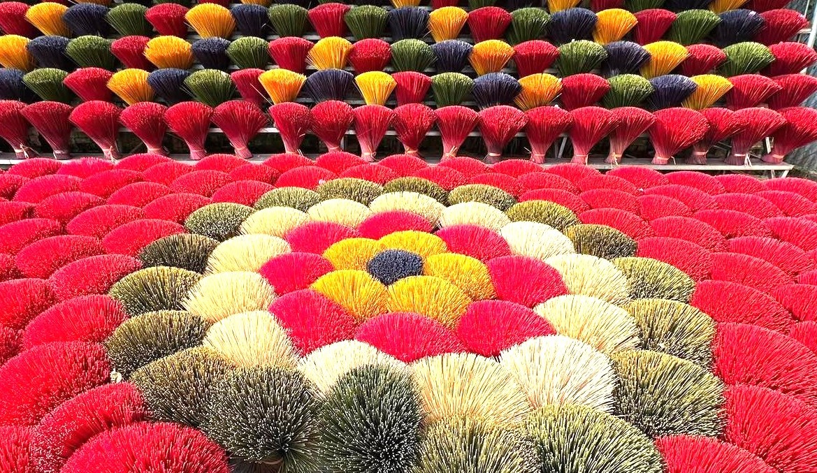 Giữ lửa làng nghề trong những ngày Xuân mới