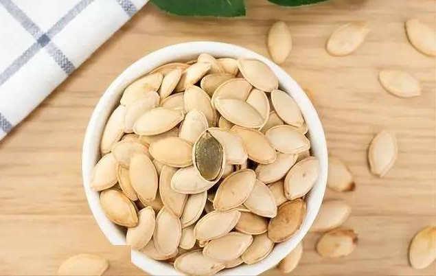 Lợi ích sức khỏe của các loại hạt ngày Tết theo y học cổ truyền