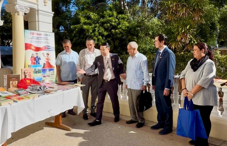 Những ngày sách không thể quên trên đất nước Cuba Những ngày sách không thể quên trên đất nước Cuba