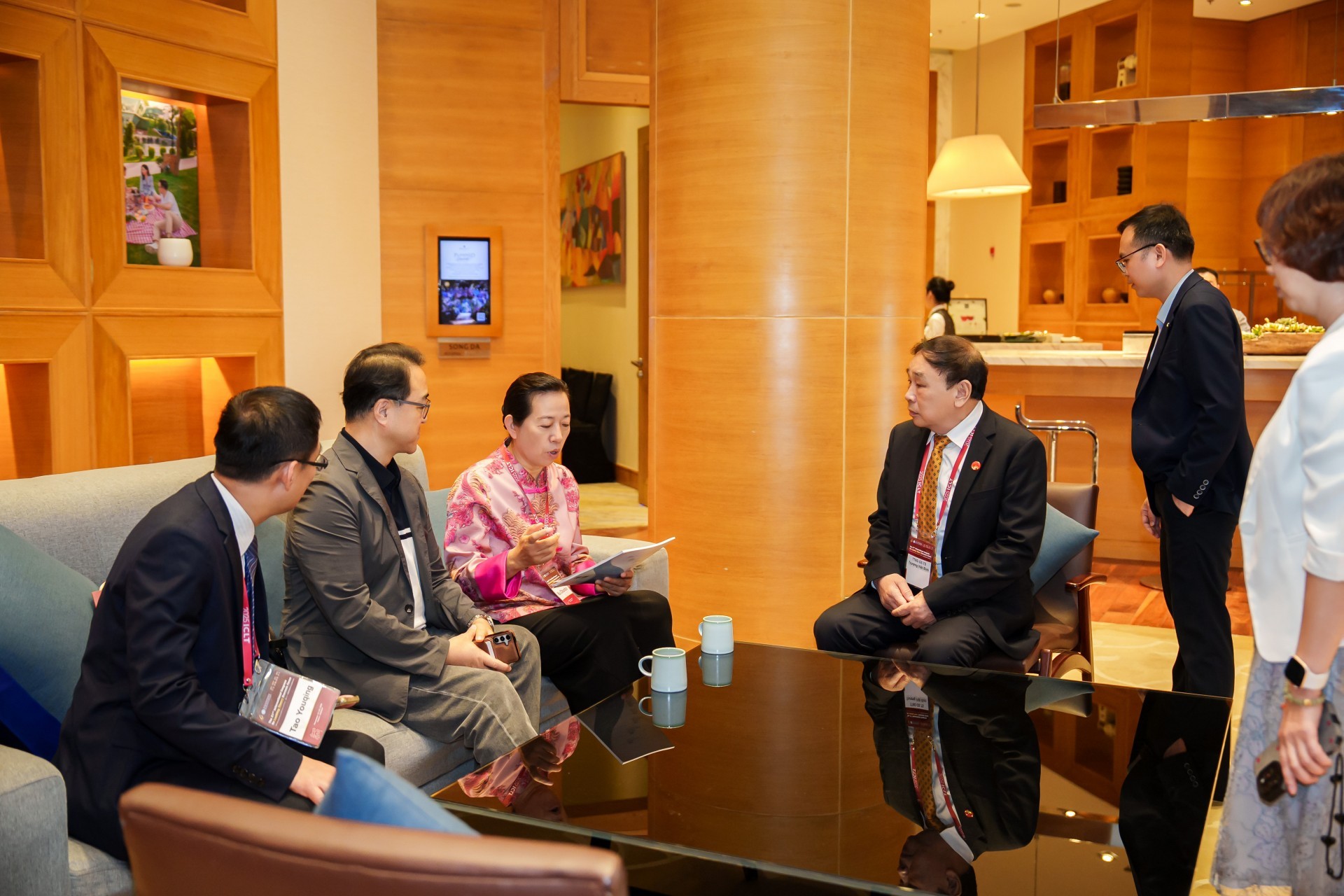 Thảo luận trao đổi hợp tác giữa Hội Y học thế giới và Hội Nam Y Việt Nam Thảo luận trao đổi hợp tác giữa Hội Y học thế giới và Hội Nam Y Việt Nam