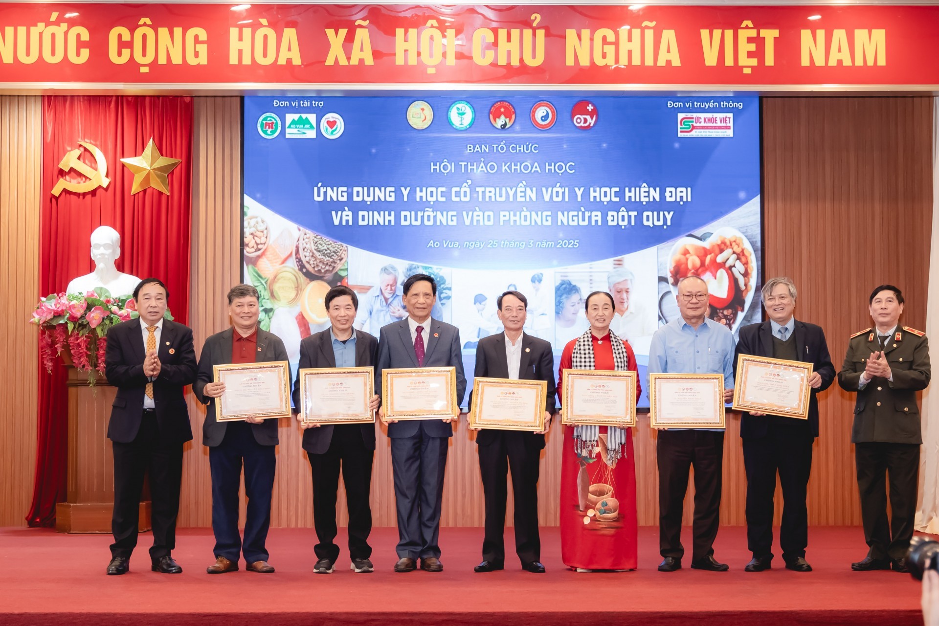 Tỏa sáng Y đức – Vững bền Y thuật – Phát huy tinh hoa Nam y vì sức khỏe nhân dân Tỏa sáng Y đức – Vững bền Y thuật – Phát huy tinh hoa Nam y vì sức khỏe nhân dân