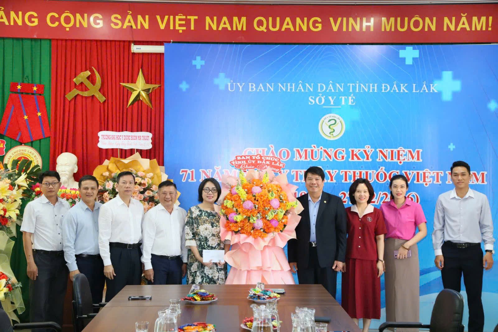Lãnh đạo các đơn vị đến thăm, chúc mừng Sở Y tế nhân Ngày Thầy thuốc Việt Nam 27/2 Lãnh đạo các đơn vị đến thăm, chúc mừng Sở Y tế nhân Ngày Thầy thuốc Việt Nam 27/2