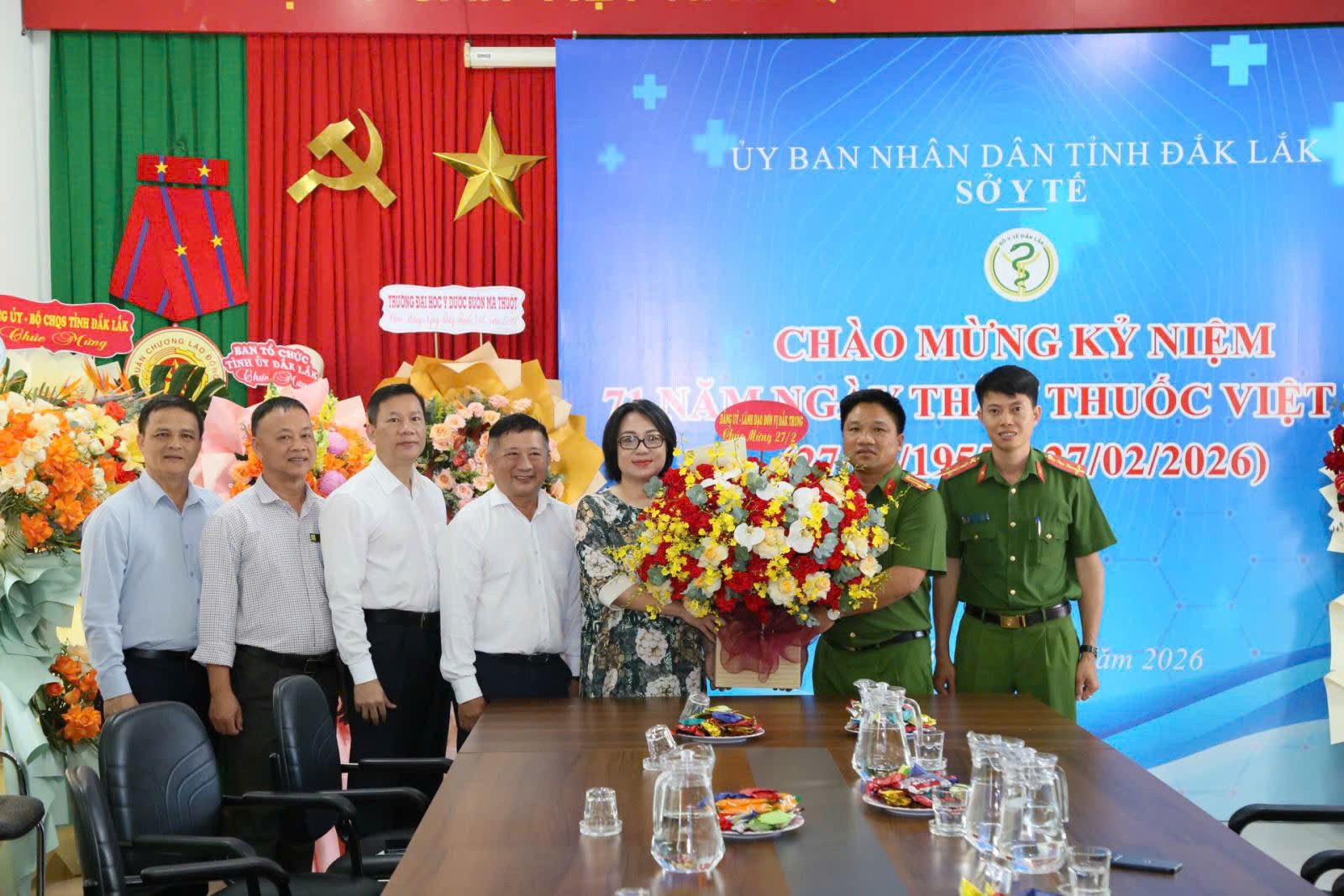 Lãnh đạo các đơn vị đến thăm, chúc mừng Sở Y tế nhân Ngày Thầy thuốc Việt Nam 27/2 Lãnh đạo các đơn vị đến thăm, chúc mừng Sở Y tế nhân Ngày Thầy thuốc Việt Nam 27/2