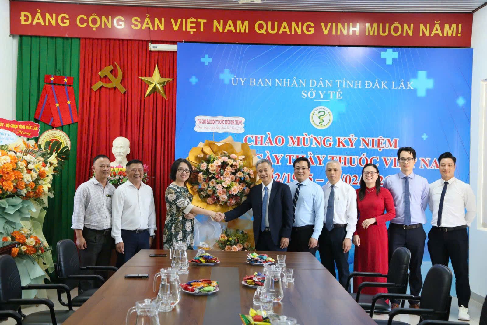Lãnh đạo các đơn vị đến thăm, chúc mừng Sở Y tế nhân Ngày Thầy thuốc Việt Nam 27/2 Lãnh đạo các đơn vị đến thăm, chúc mừng Sở Y tế nhân Ngày Thầy thuốc Việt Nam 27/2