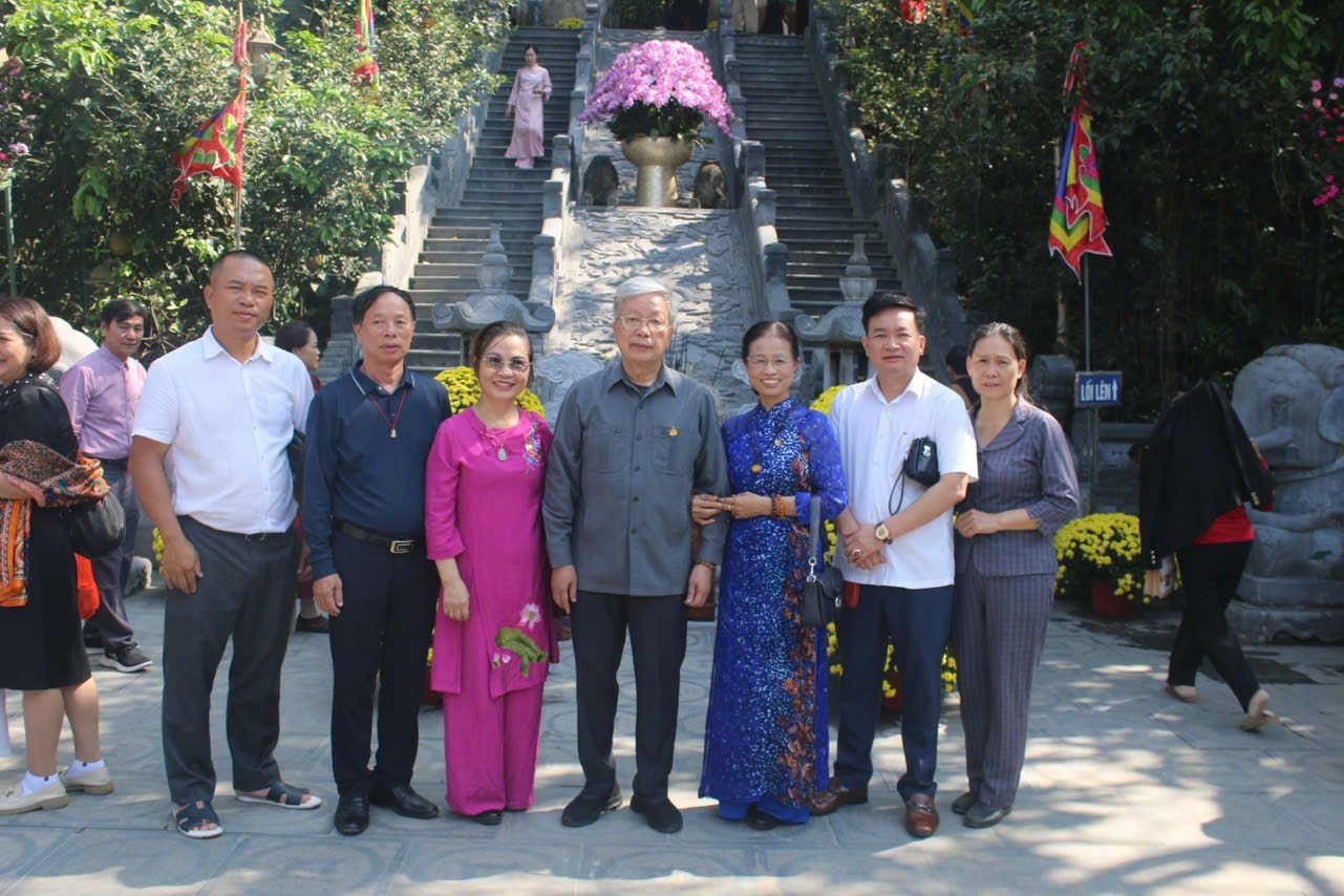 Khai Xuân Hội tụ: Liên minh các Hội Y tế và Công ty CP Ao Vua hướng về cội nguồn Tản Viên Sơn