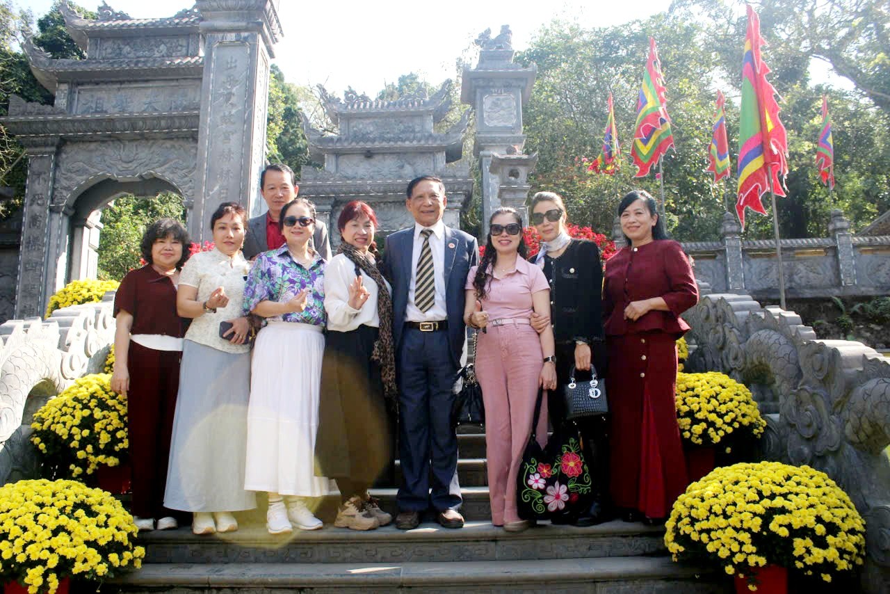 Khai Xuân Hội tụ: Liên minh các Hội Y tế và Công ty CP Ao Vua hướng về cội nguồn Tản Viên Sơn