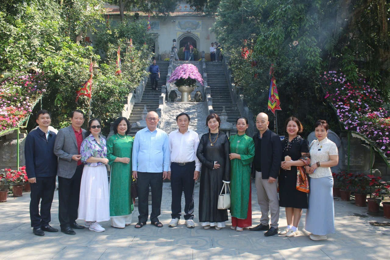 Khai Xuân Hội tụ: Liên minh các Hội Y tế và Công ty CP Ao Vua hướng về cội nguồn Tản Viên Sơn