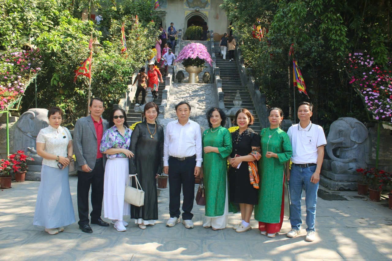 Khai Xuân Hội tụ: Liên minh các Hội Y tế và Công ty CP Ao Vua hướng về cội nguồn Tản Viên Sơn