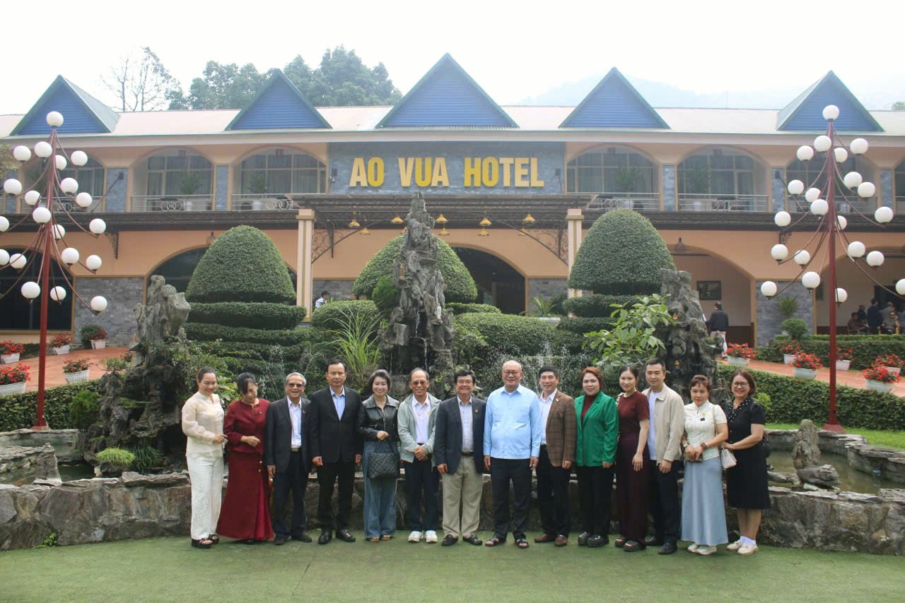 Khai Xuân Hội tụ: Liên minh các Hội Y tế và Công ty CP Ao Vua hướng về cội nguồn Tản Viên Sơn