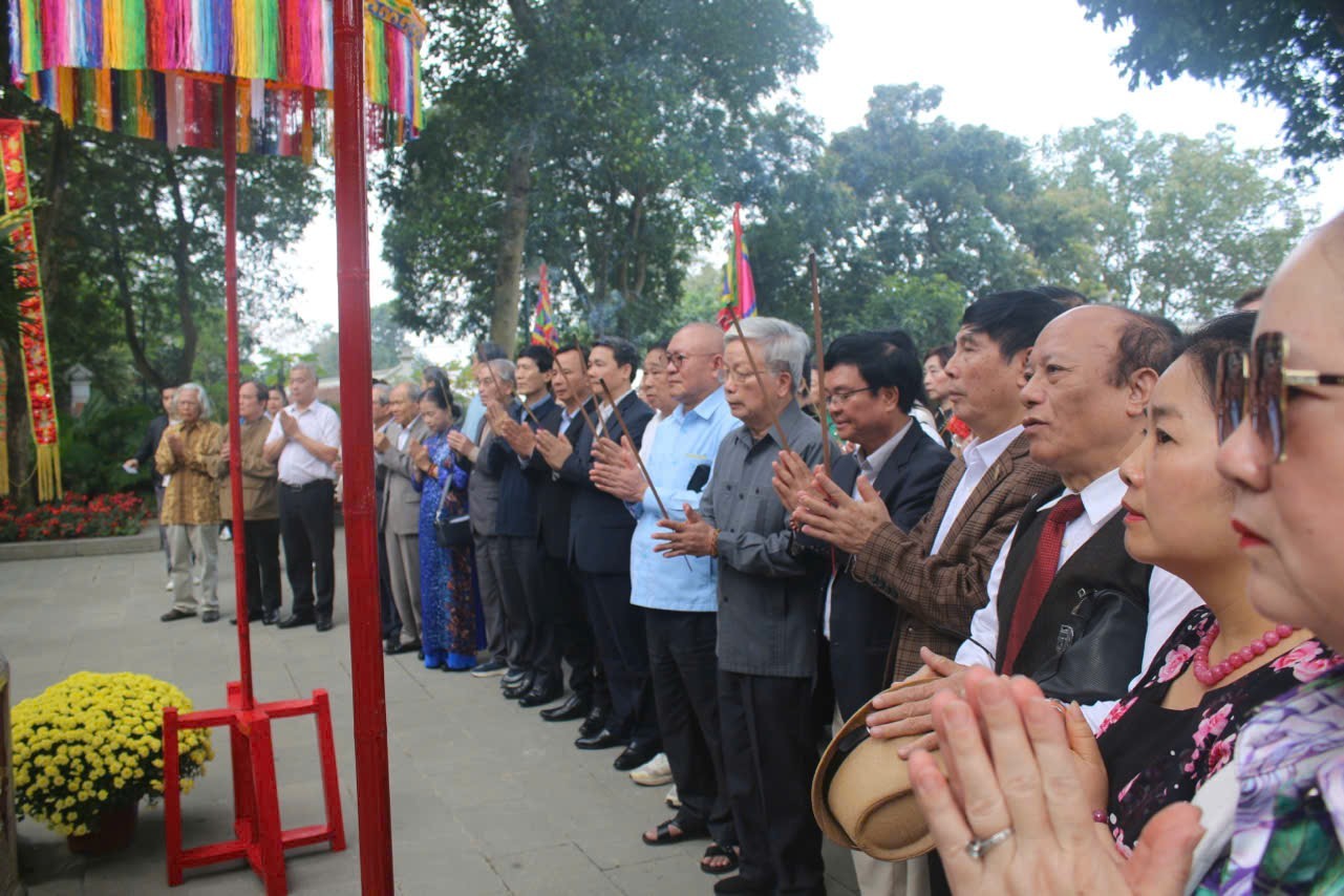 Khai Xuân Hội tụ: Liên minh các Hội Y tế và Công ty CP Ao Vua hướng về cội nguồn Tản Viên Sơn