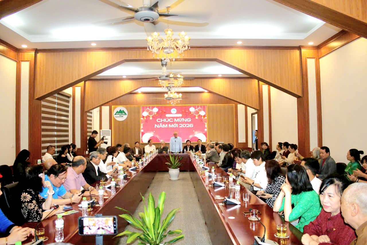 Khai Xuân Hội tụ: Liên minh các Hội Y tế và Công ty CP Ao Vua hướng về cội nguồn Tản Viên Sơn