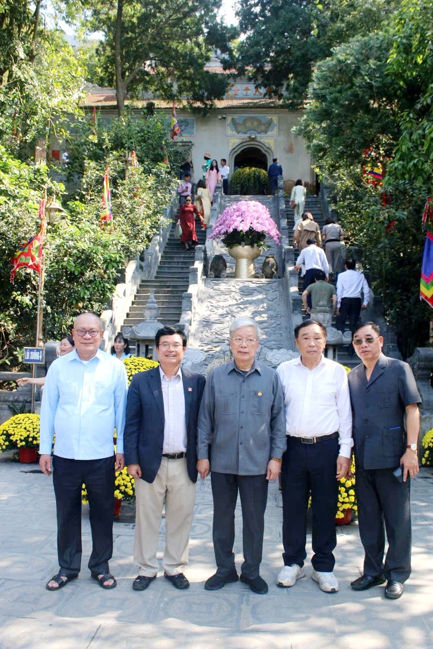 Khai Xuân Hội tụ: Liên minh các Hội Y tế và Công ty CP Ao Vua hướng về cội nguồn Tản Viên Sơn