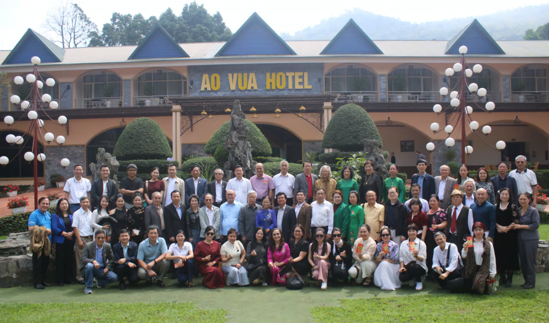 Khai Xuân Hội tụ: Liên minh các Hội Y tế và Công ty CP Ao Vua hướng về cội nguồn Tản Viên Sơn