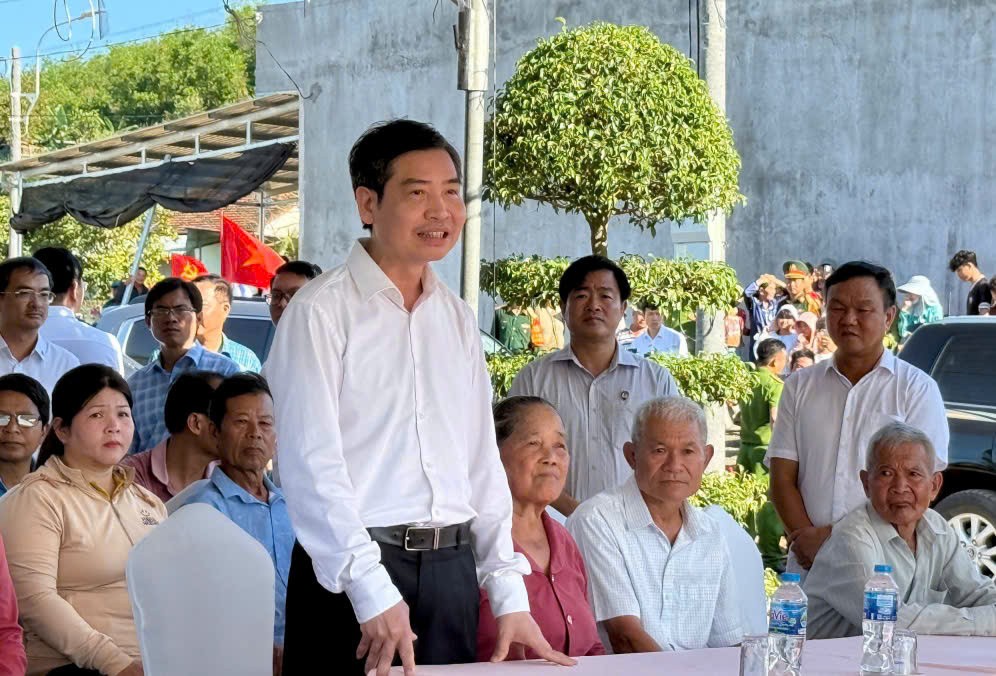 Thủ tướng Phạm Minh Chính thăm, tặng quà người dân Khu tái định cư Quảng Đức