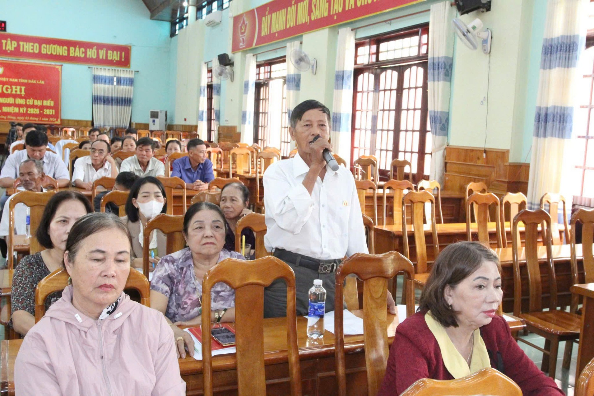 Đắk Lắk: Đơn vị bầu cử số 14 tiếp xúc cử tri trực tiếp tại Xã Krông Bông