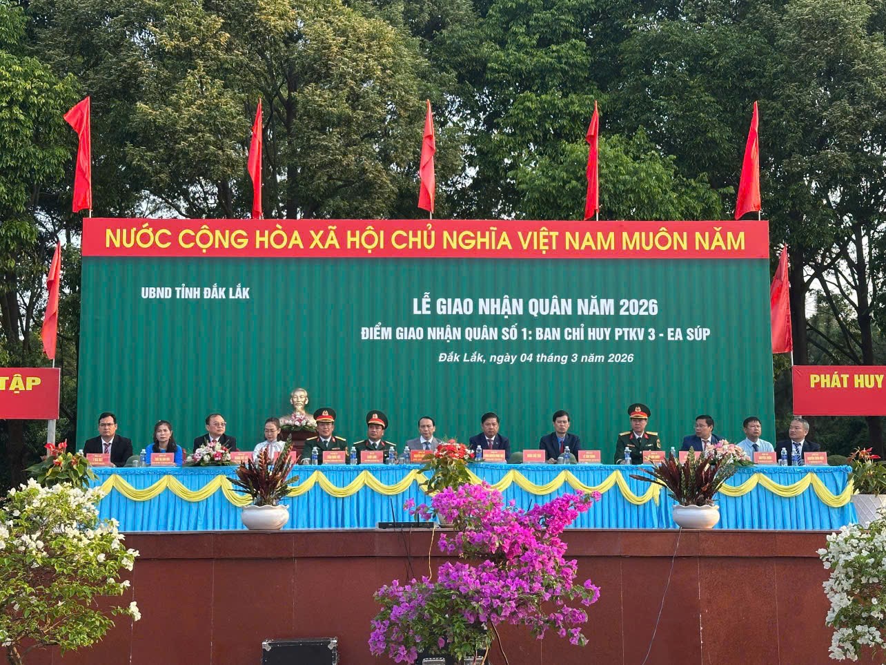 Trung đoàn Thông 29 nhận 150 tân binh tại 4 xã của tỉnh Đắk Lắk Trung đoàn Thông 29 nhận 150 tân binh tại 4 xã của tỉnh Đắk Lắk