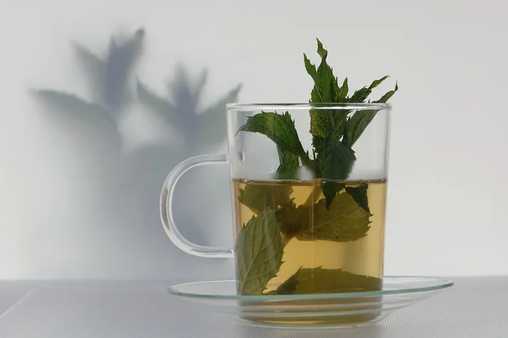 7 loại trà thảo mộc giúp giảm đau đầu tự nhiên