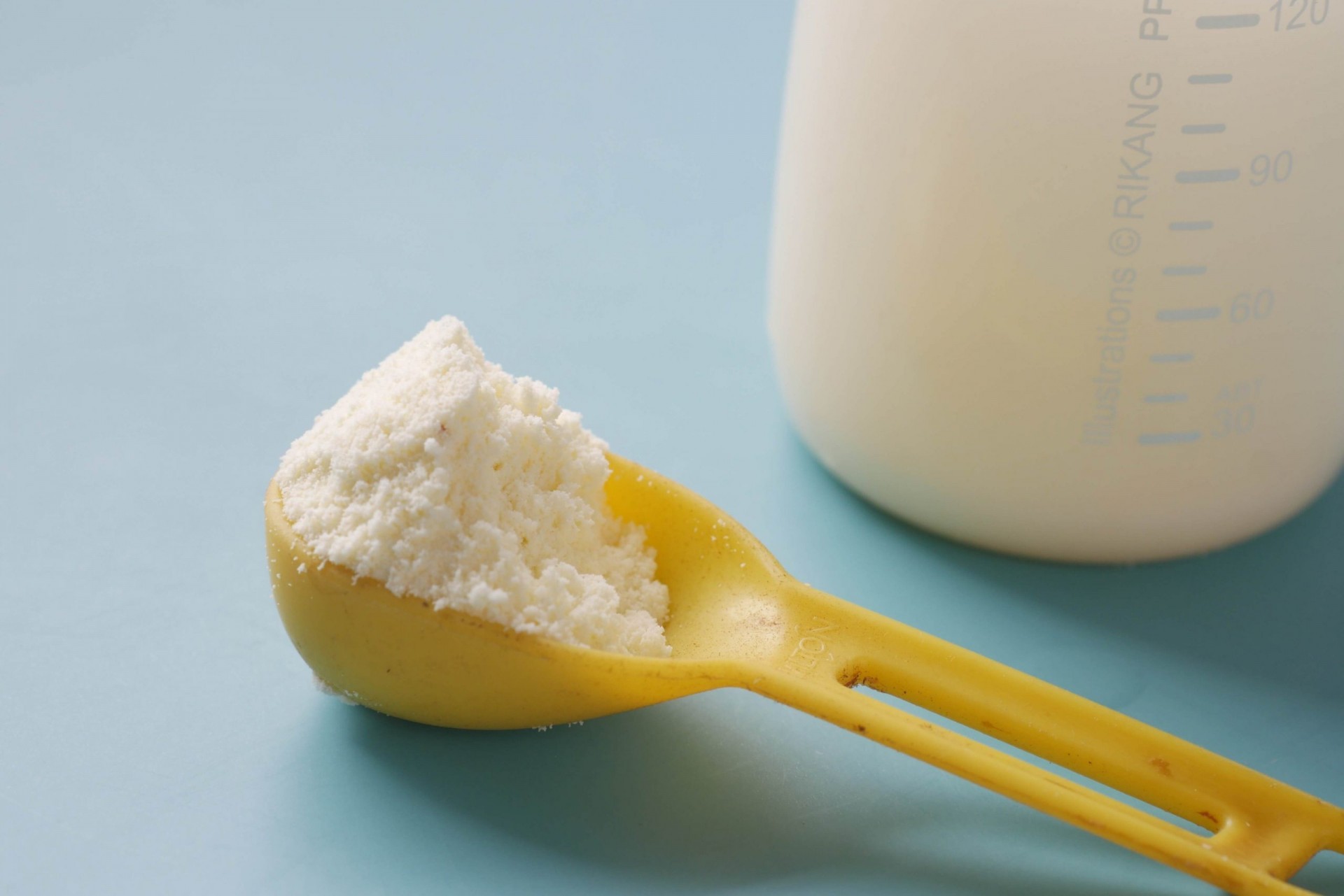 Bộ Y tế đề nghị siết kiểm nghiệm, tăng cường giám sát sản phẩm sữa, dinh dưỡng