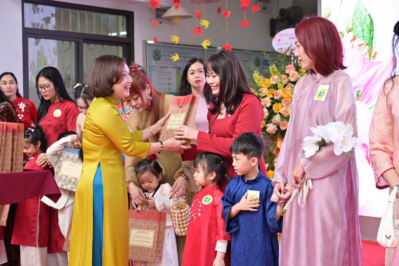 Chuỗi hoạt động ý nghĩa Chào mừng ngày Quốc tế Phụ nữ 8/3 của các bé lớp C1 - Trường Mầm non Sao Mai