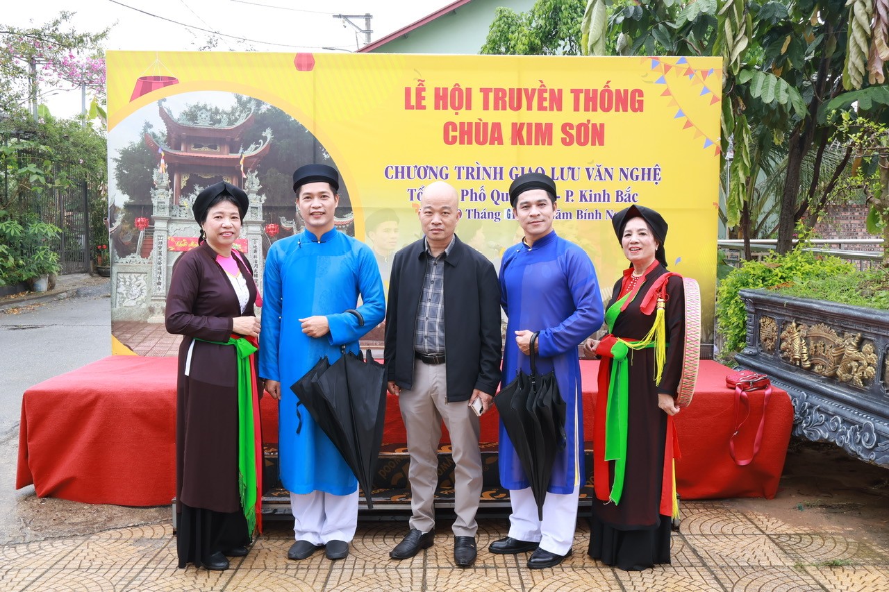 Rộn Ràng Tiếng Hát Quan Họ Giữa Lòng Kinh Bắc: Lễ Hội Chùa Kim Sơn – Làng Quả Cảm Rộn Ràng Tiếng Hát Quan Họ Giữa Lòng Kinh Bắc: Lễ Hội Chùa Kim Sơn – Làng Quả Cảm