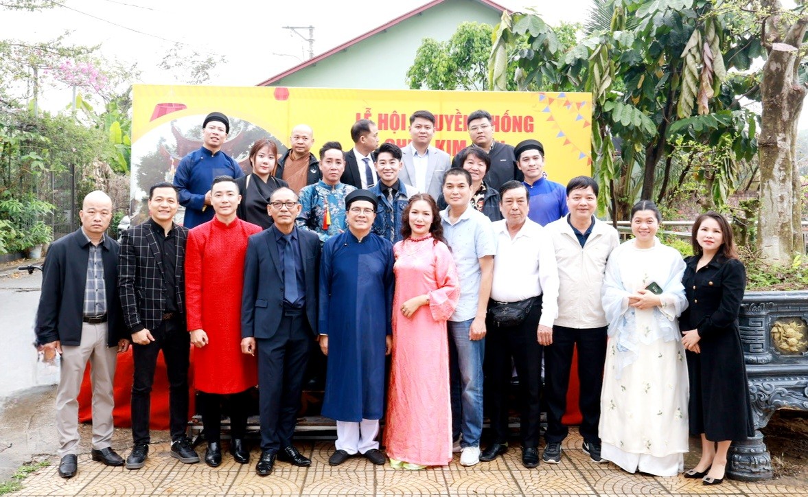 Rộn Ràng Tiếng Hát Quan Họ Giữa Lòng Kinh Bắc: Lễ Hội Chùa Kim Sơn – Làng Quả Cảm Rộn Ràng Tiếng Hát Quan Họ Giữa Lòng Kinh Bắc: Lễ Hội Chùa Kim Sơn – Làng Quả Cảm