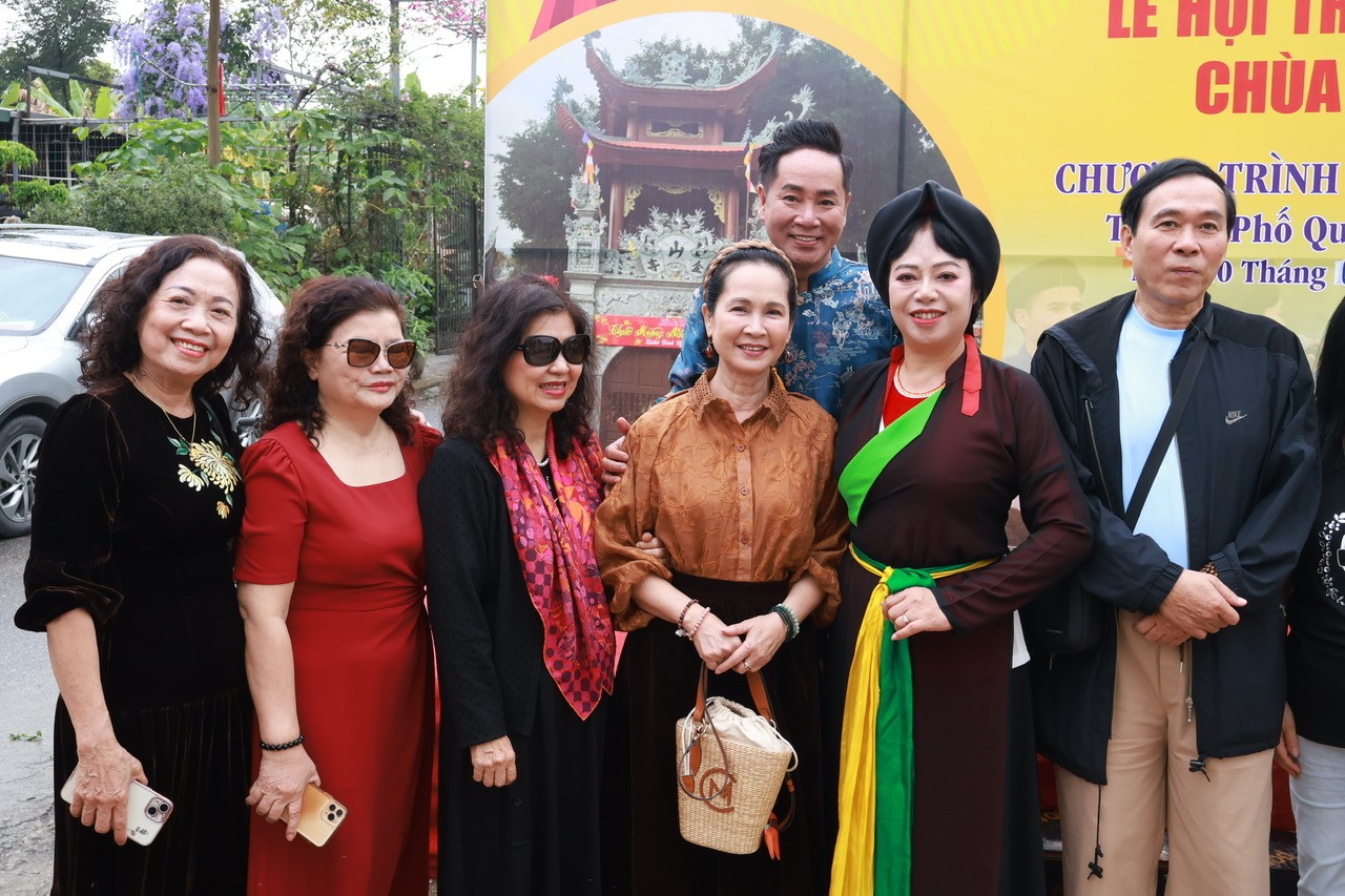 Rộn Ràng Tiếng Hát Quan Họ Giữa Lòng Kinh Bắc: Lễ Hội Chùa Kim Sơn – Làng Quả Cảm Rộn Ràng Tiếng Hát Quan Họ Giữa Lòng Kinh Bắc: Lễ Hội Chùa Kim Sơn – Làng Quả Cảm