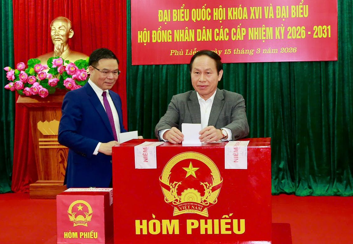 Chùm ảnh: Các đồng chí lãnh đạo Đảng, Nhà nước thực hiện quyền cử tri Chùm ảnh: Các đồng chí lãnh đạo Đảng, Nhà nước thực hiện quyền cử tri