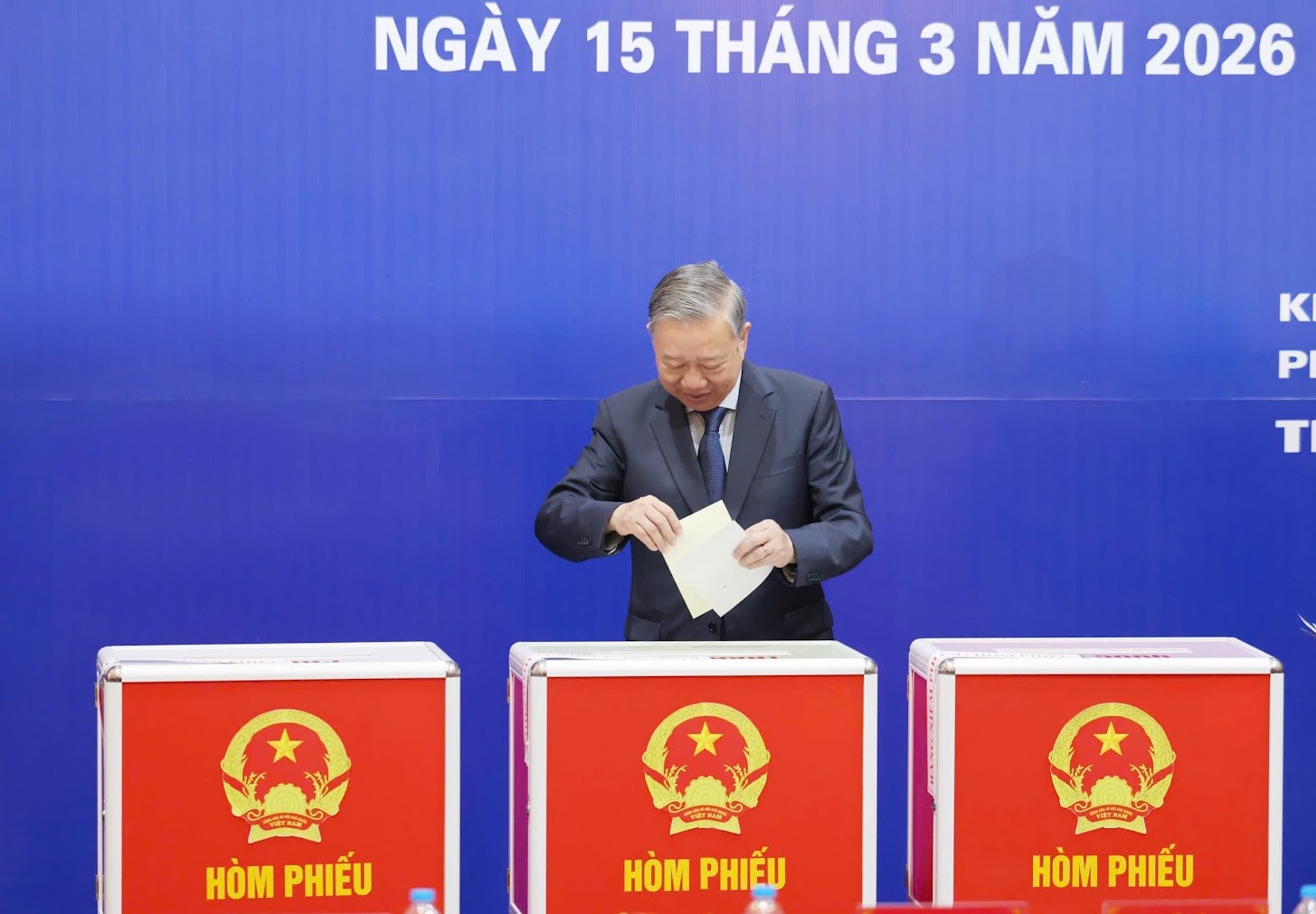 Chùm ảnh: Các đồng chí lãnh đạo Đảng, Nhà nước thực hiện quyền cử tri