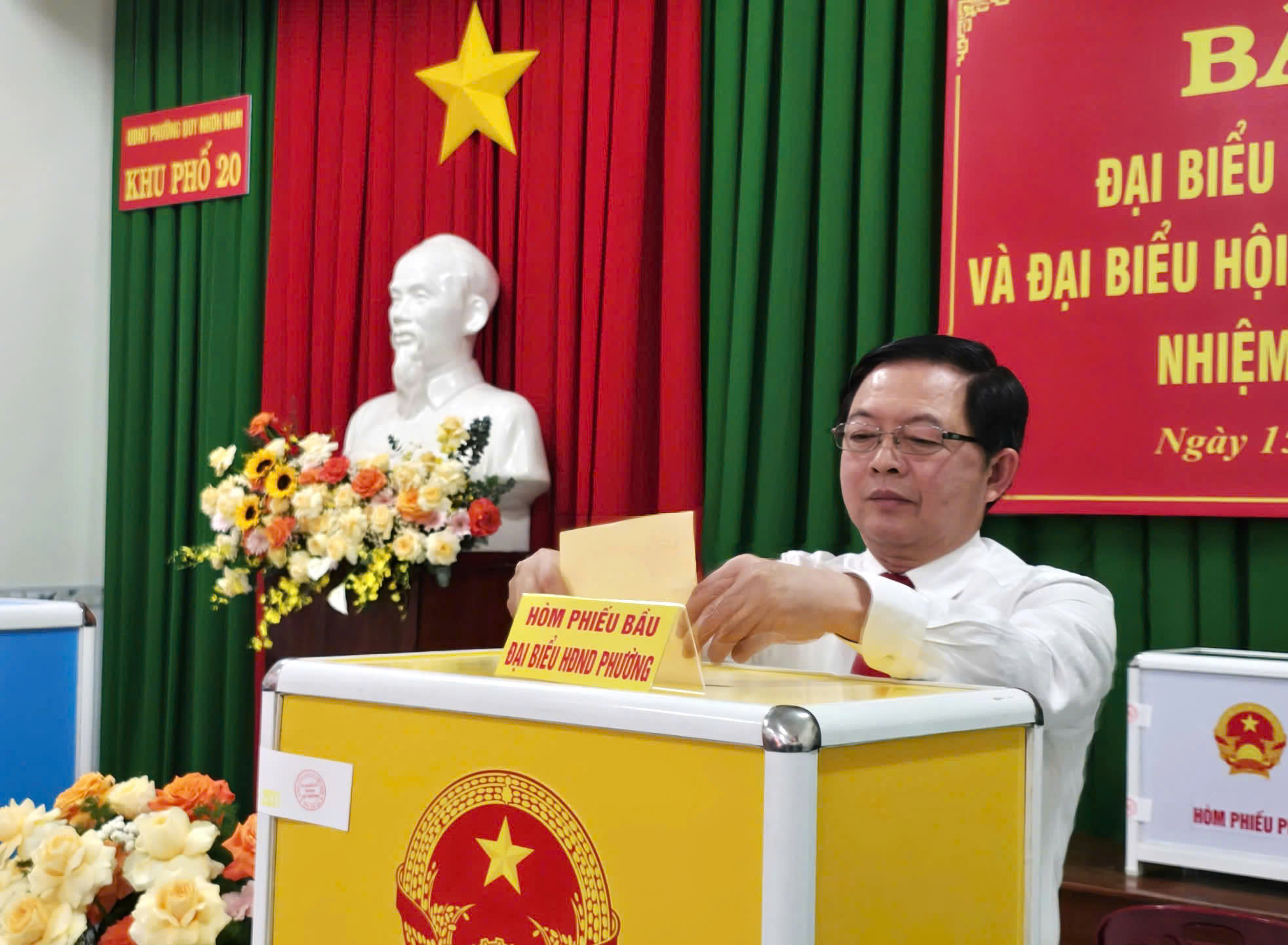 Chùm ảnh: Các đồng chí lãnh đạo Đảng, Nhà nước thực hiện quyền cử tri Chùm ảnh: Các đồng chí lãnh đạo Đảng, Nhà nước thực hiện quyền cử tri