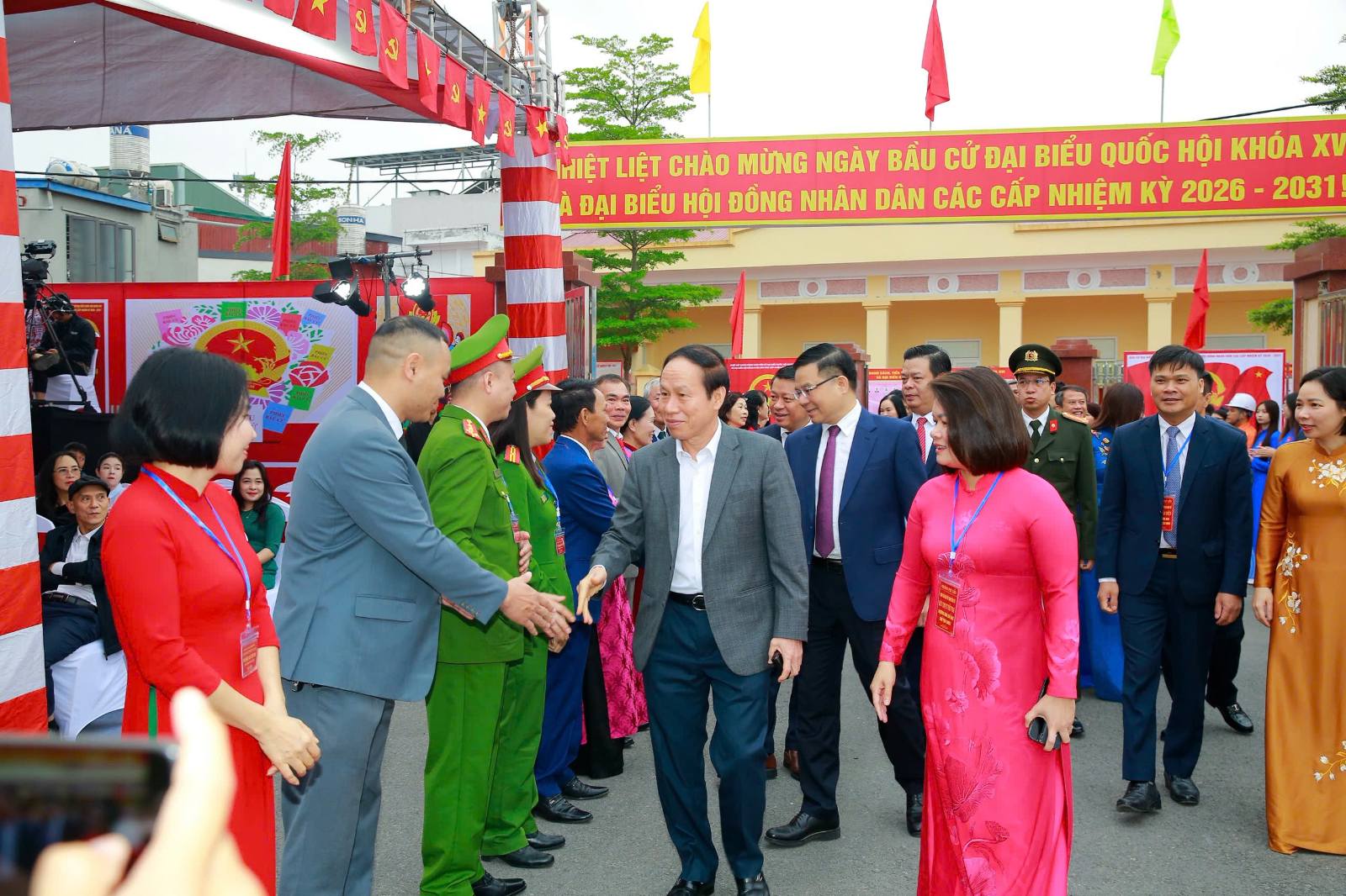 Chùm ảnh: Các đồng chí lãnh đạo Đảng, Nhà nước thực hiện quyền cử tri Chùm ảnh: Các đồng chí lãnh đạo Đảng, Nhà nước thực hiện quyền cử tri